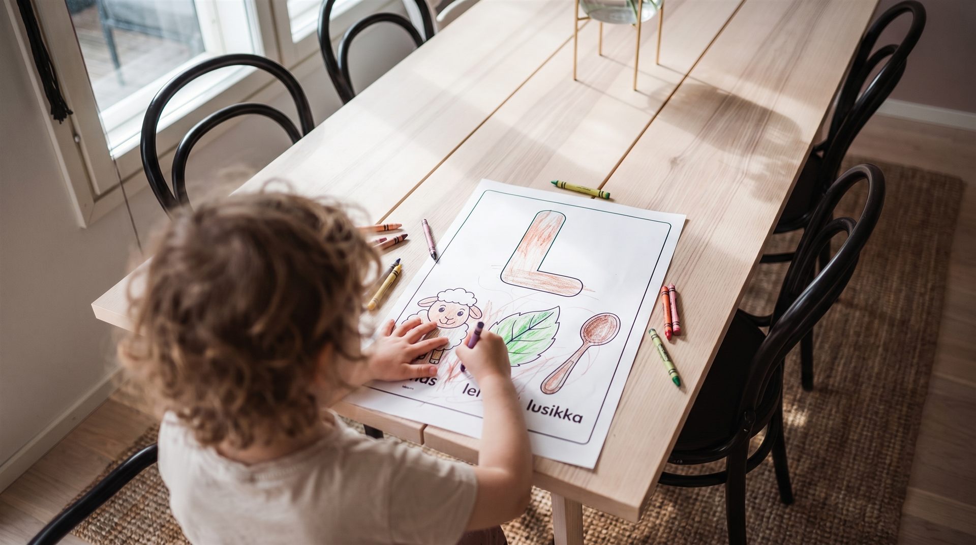 Kotona helposti aloitettava värityshetki